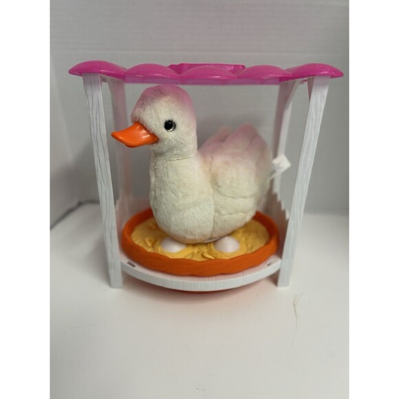 Pets Alive White Mama Duck by ZURU Quacks And Walks Waddles Cute Works 2 Babies - Picture 2 of 9